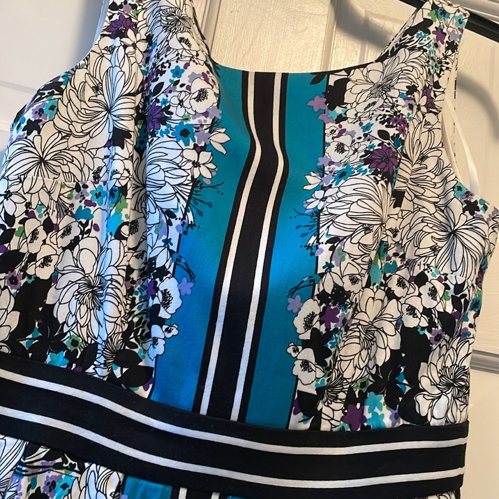 Women’s Dress - Picture 2 of 3
